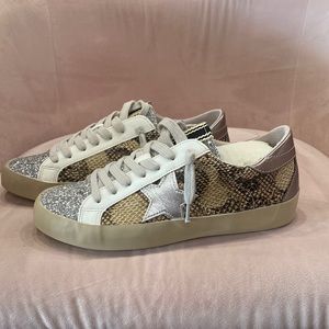 NEW Shu Shop Paula Grey Snake With Star Sneakers